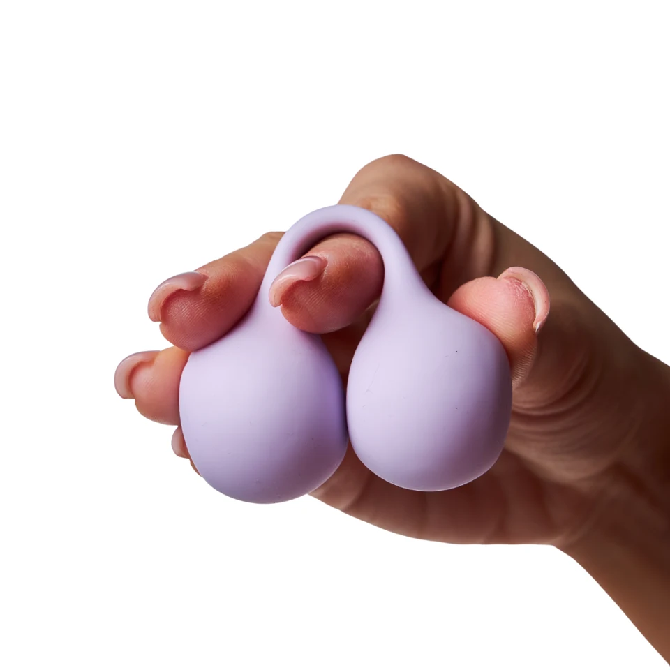 SVibe Snail Twinn with two external vibrating spheres held in a hand